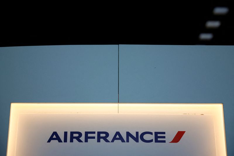 &copy; Reuters. A logo of airline company Air France is seen in the Terminal 2E at the Paris-Charles de Gaulle airport in Roissy near Paris, France, July 1, 2022. REUTERS/Sarah Meyssonnier