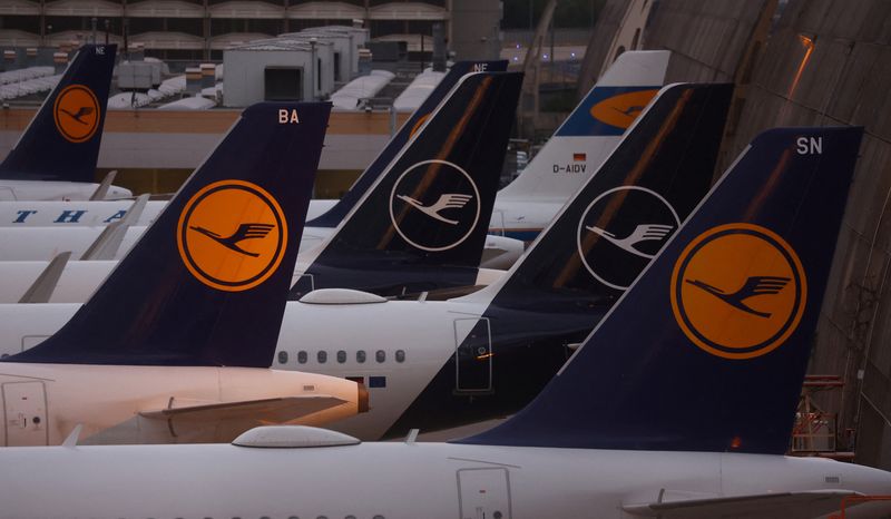 &copy; Reuters. Des avions de Lufthansa à l'aéroport de Francfort. /Photo prise le 2 septembre 2022/REUTERS/Kai Pfaffenbach