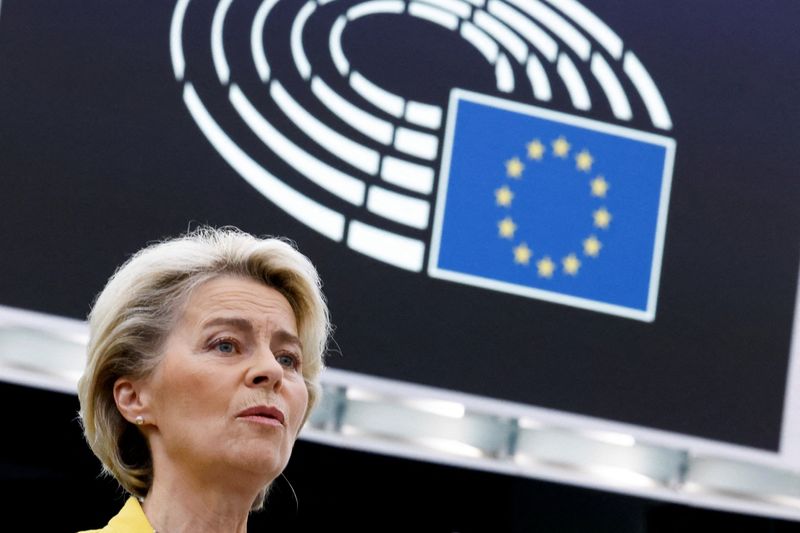 &copy; Reuters. La presidenta de la Comisión Europea, Urusla von der Leyen, pronuncia un discurso sobre el estado de la Unión Europea ante el Parlamento Europeo, en Estrasburgo