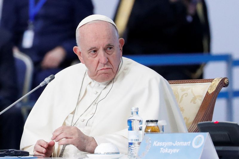 &copy; Reuters. El papa Francisco asiste al VII Congreso de Líderes de Religiones Mundiales y Tradicionales en el Palacio de la Independencia en Nursultán, Kazajistán. 14 de septiembre, 2022. REUTERS/Remo Casilli