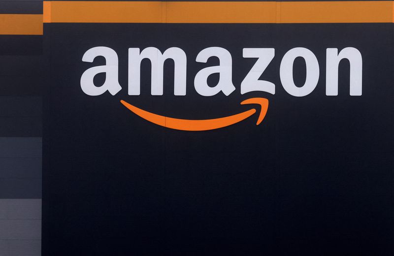 &copy; Reuters. FILE PHOTO: The logo of Amazon is seen at the company logistics center in Bretigny-sur-Orge, near Paris, France, December 7, 2021.  REUTERS/Gonzalo Fuentes/File Photo