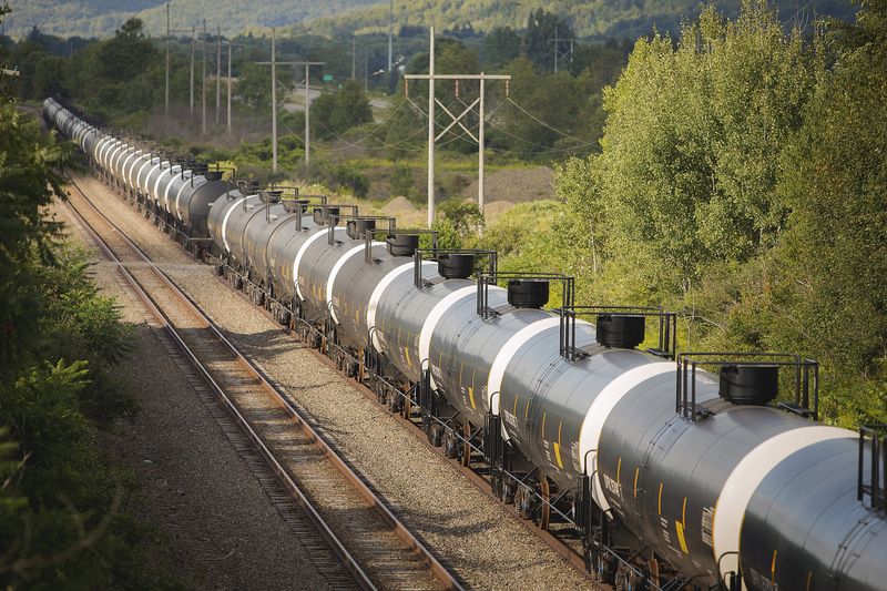 &copy; Reuters. FILE PHOTO: Unused oil tank cars are pictured on Western New York & Pennsylvania Railroad tracks outside Hinsdale, New York August 24, 2015.  Picture taken August 24, 2015.   REUTERS/Lindsay DeDario/File Photo