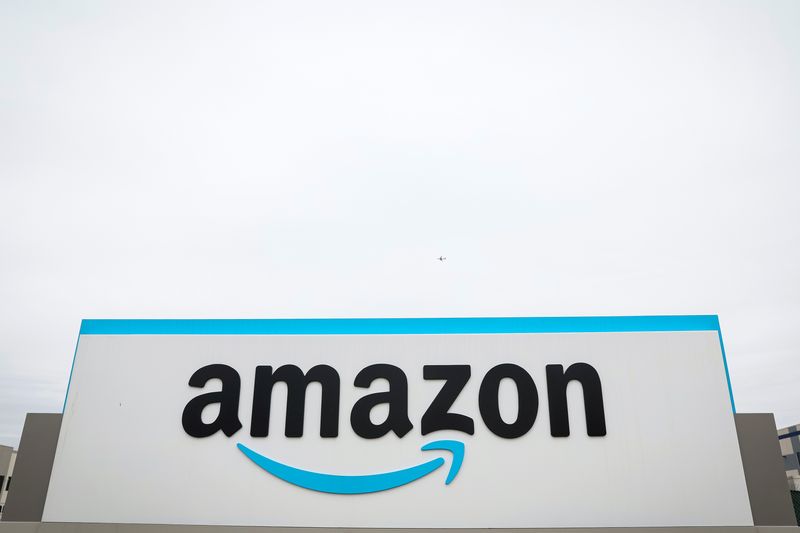 &copy; Reuters. The Amazon logo is displayed on a sign outside the company's LDJ5 sortation center, as employees begin voting to unionize a second warehouse in the Staten Island borough of New York City, U.S. April 25, 2022.  REUTERS/Brendan McDermid.