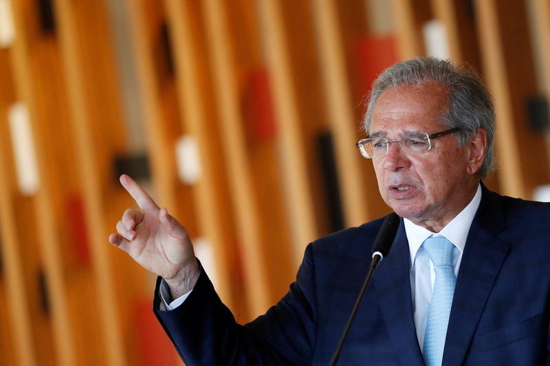 © Reuters. FILE PHOTO: Brazil's Economy Minister Paulo Guedes speaks during a news statement after opening ceremony of the OECD meeting at the Itamaraty Palace in Brasilia, Brazil June 21, 2022. REUTERS/Adriano Machado/File Photo