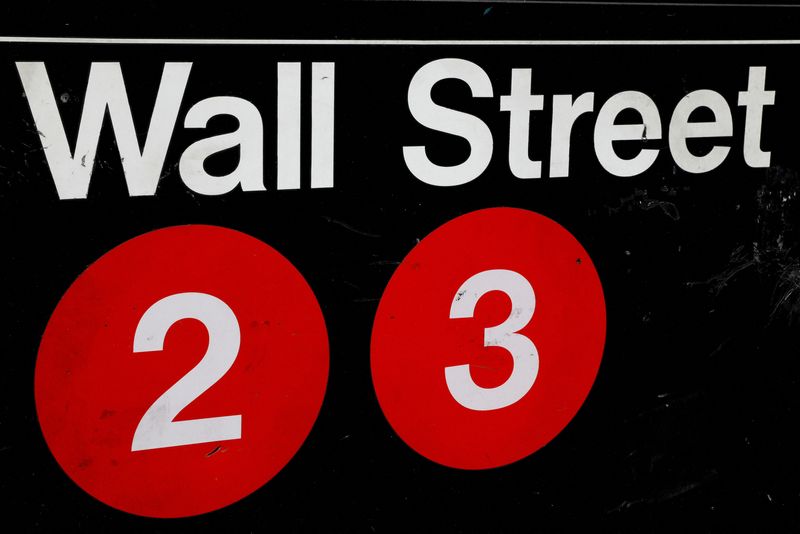 &copy; Reuters. Photo d'archives du panneau de la station de métro Wall Street, dans le quartier financier de New York. /Photo prise le 23 août 2018/REUTERS/Brendan McDermid