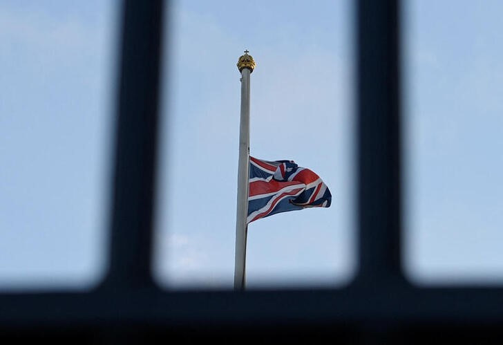&copy; Reuters. 英国は１９日にロンドンで執り行われるエリザベス女王の国葬に北朝鮮の代表を招待する方針と、外務省筋が１４日明らかにした。８日撮影（２０２２年　ロイター/Toby Melville）