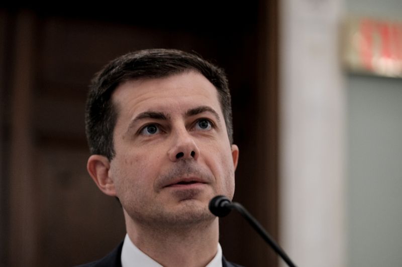&copy; Reuters. FILE PHOTO - U.S. Transportation Secretary Pete Buttigieg testifies before a Senate Commerce, Science, and Transportation Committee hearing on President Biden's proposed budget request for the Department of Transportation, on Capitol Hill in Washington, U