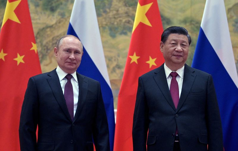 &copy; Reuters. Il presidente russo Vladimir Putin e il presidente cinese Xi Jinping a Pechino, in Cina. Sputnik/Aleksey Druzhinin/Kremlin via REUTERS 