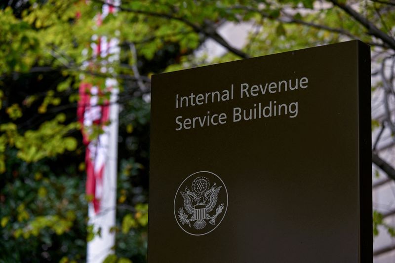 &copy; Reuters. FILE PHOTO: A sign for the Internal Revenue Service (IRS) building is seen in Washington, U.S. September 28, 2020. REUTERS/Erin Scott/File Photo