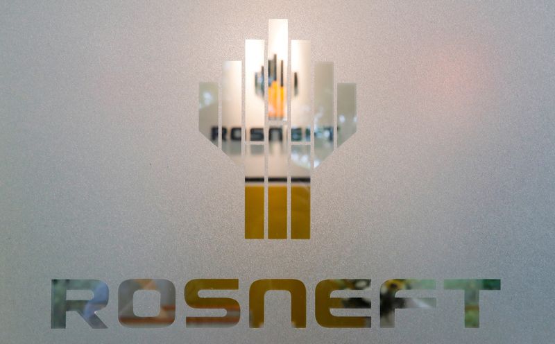 &copy; Reuters. Photo d'archives du logo de la compagnie pétrolière russe Rosneft. /Photo prise le 29 avril 2018/REUTERS/Maxim Shemetov