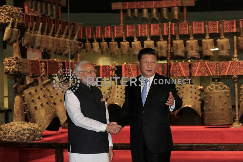 &copy; Reuters. インドのモディ首相と中国の習近平国家主席は、１６日までウズベキスタンで開催される上海協力機構（ＳＣＯ）の首脳会議（サミット）で、２０２０年の国境紛争で両国関係がこじれて以