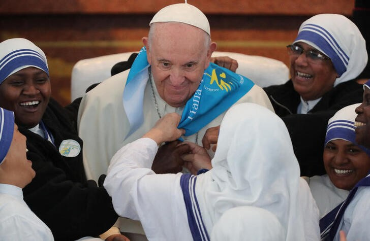 Mientras acaba visita del Papa a Kazajistán, un crítico conservador levanta la voz