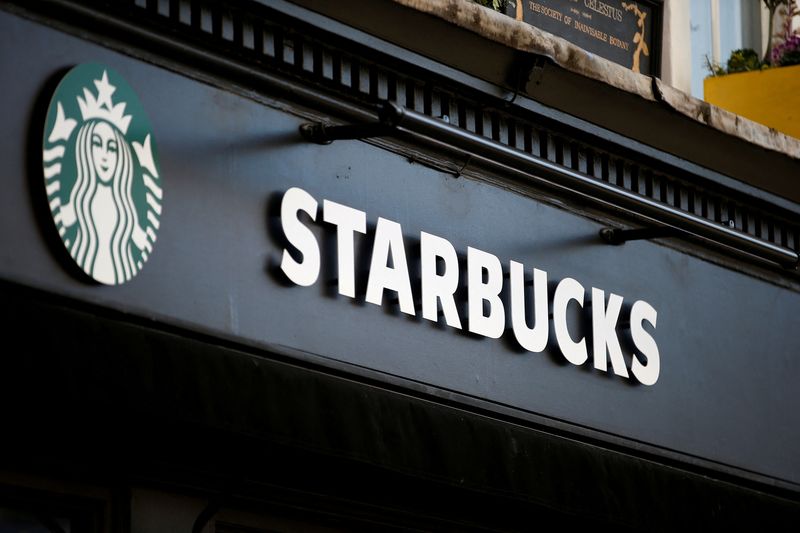 &copy; Reuters. Loja da Starbucks
6/03/2020
REUTERS/Henry Nicholls