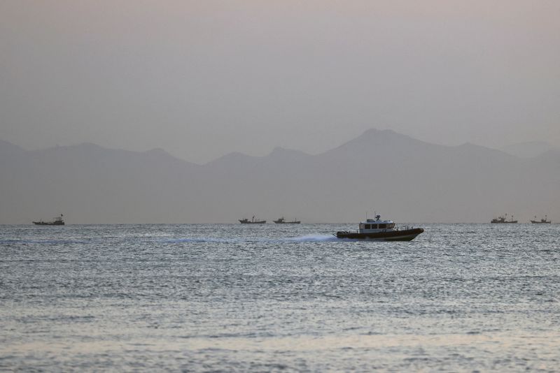 &copy; Reuters. سفينة تابعة لخفر السواحل التايواني تبحر أمام ساحل الصين في المياه الإقليمية قبالة جزيرة نانجان بأرخبيل ماتسو في تايوان في صورة بتاريخ 16 أغس