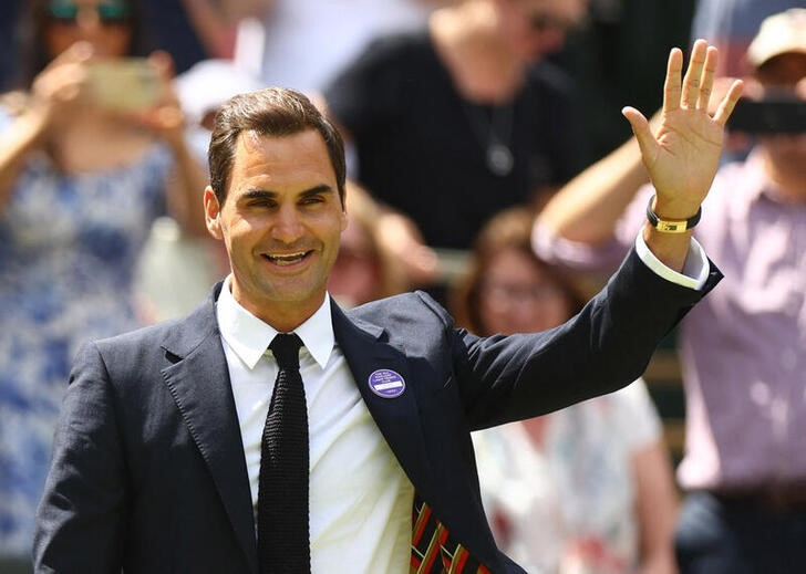 &copy; Reuters. Jul 3, 2022 
Foto de archivo del suizo Roger Federer durante una celebración en Wimbledon 
 REUTERS/Hannah Mckay