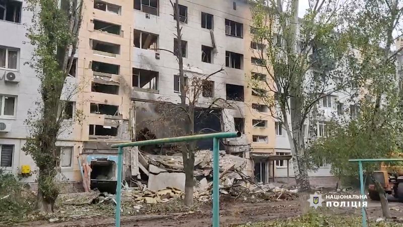 &copy; Reuters. Foto del jueves de un edificio dañado por los bombardeos rusos en Bakhmut, región del Donetsk 
Sep 15, 2022. National Police of Ukraine/Handout via REUTERS.