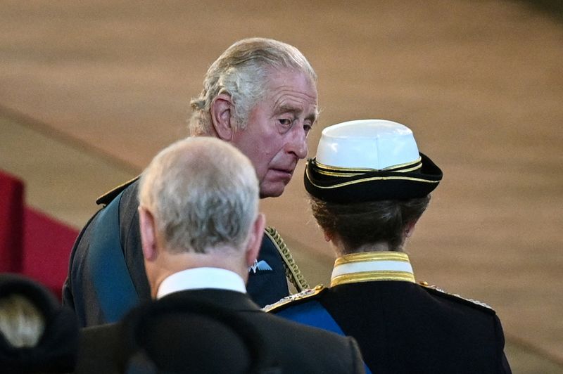 &copy; Reuters. الملك تشارلز في قصر وستمنستر في لندن يوم الاربعاء. صورة من ممثل لوكالات الأنباء.