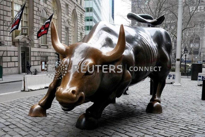 &copy; Reuters. Il toro di Wall Street a New York. 16 gennaio 2019. REUTERS/Carlo Allegri/File Photo/File Photo/File Photo