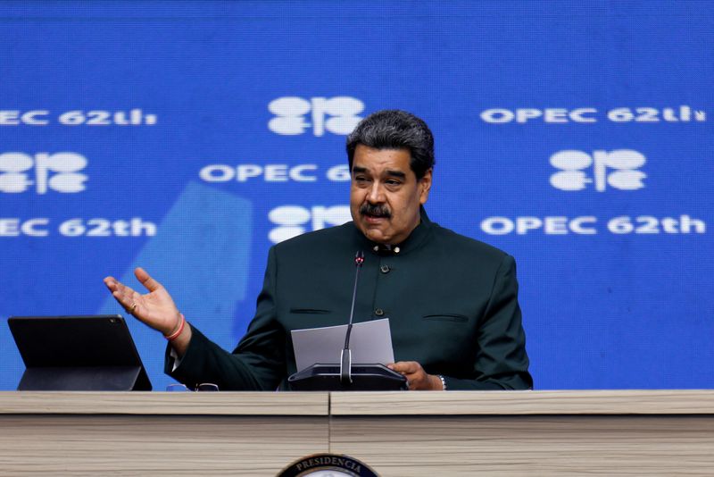 &copy; Reuters. FOTO DE ARCHIVO. El presidente de Venezuela, Nicolás Maduro, habla durante una reunión por el 62 aniversario de la Organización de Países Exportadores de Petróleo (OPEP), en el Palacio de Miraflores, Caracas, Venezuela, el 14 de septiembre de 2022. R