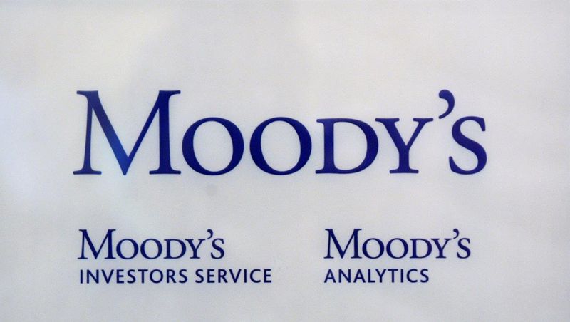 &copy; Reuters. Foto de archivo. El logotipo de la agencia de calificación crediticia Moody's Investor Services se ve fuera de la oficina en París, Francia, 24 de octubre, 2011. REUTERS/Philippe Wojazer