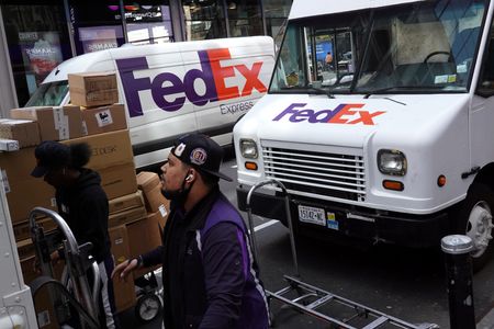 FedEx warns of worsening economy and pulls forecast; shares drop 16% By Reuters