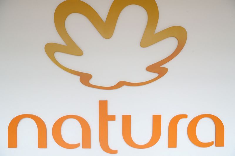 &copy; Reuters. FILE PHOTO: The logo of Natura is picture at the company headquarters in Sao Paulo, Brazil December 19, 2019. REUTERS/Amanda Perobelli/File Photo