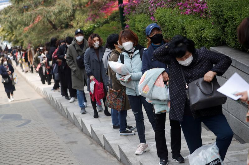 &copy; Reuters. South Korean job seekers wear face masks while maintaining social distance before an exam to avoid the spread of the coronavirus disease (COVID-19), in Seoul, South Korea, April 25, 2020. REUTERS/Kim Hong-Ji