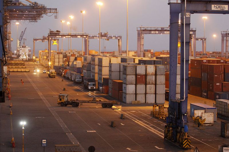 © Reuters. FILE PHOTO: A general view of a container terminal is seen at Mundra Port in the western Indian state of Gujarat April 1, 2014. REUTERS/Amit Dave 