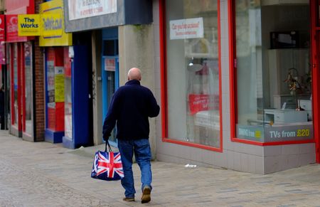 UK retail sales plunge, underlining risk of recession By Reuters