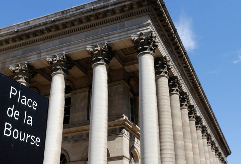 &copy; Reuters. Une vue générale montre le Palais Brongniart, l'ancienne Bourse de Paris. /Photo prise le 6 août 2018/REUTERS/Régis Duvignau