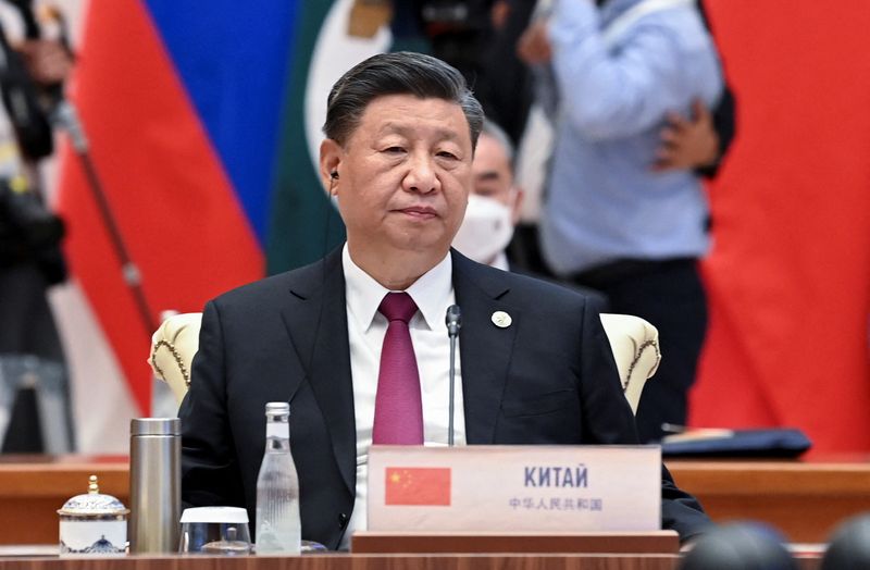 &copy; Reuters.  ９月１６日、 中国の習近平国家主席（写真）はウズベキスタンで開かれている上海協力機構の首脳会議で演説し、加盟国向けに今後５年間で法執行官２０００人に訓練を行うと表明した。