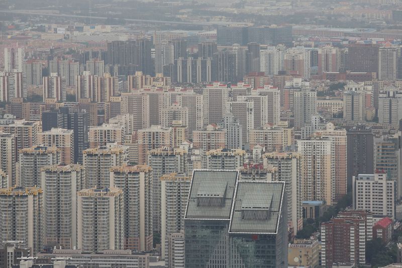 &copy; Reuters. Des immeubles résidentiels à Pékin. /Photo prise le 26 août 2017/REUTERS/Thomas Peter