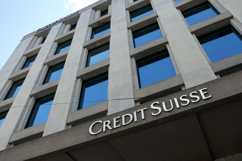&copy; Reuters. FILE PHOTO: A logo is pictured on the Credit Suisse bank in Geneva, Switzerland, June 9, 2022. REUTERS/Denis Balibouse