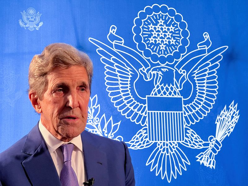 © Reuters. U.S. climate envoy John Kerry speaks during an interview with a Reuters journalist in Dakar, Senegal September 15, 2022. REUTERS/Christophe Van Der Perre