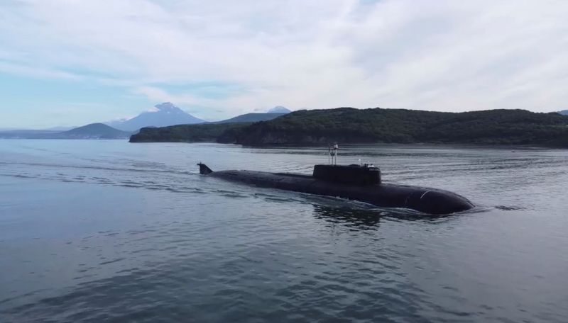 &copy; Reuters. 　ロシア国防省は、北極圏での軍事演習の一環で原子力潜水艦が１６日に巡航ミサイルを発射したと発表した。写真はロシア国防省提供（２０２２年　ロイター）