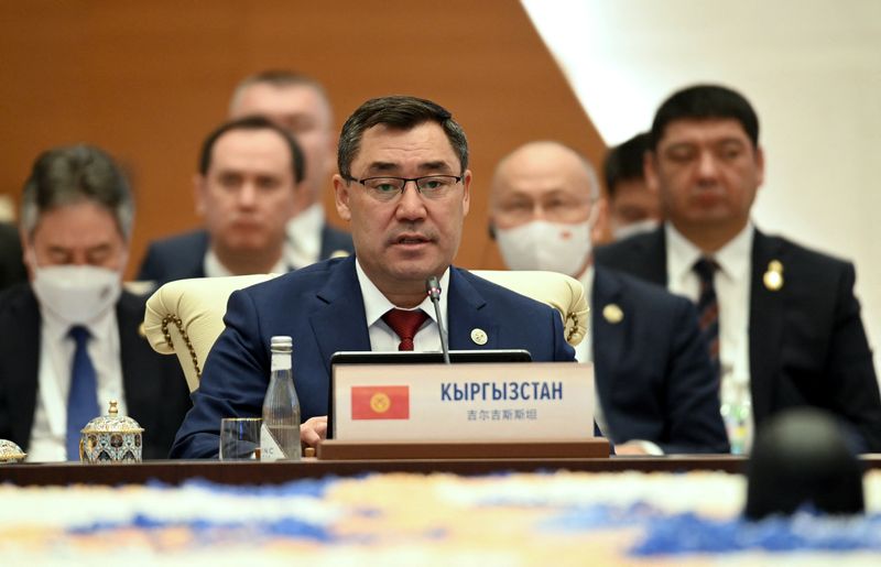 &copy; Reuters. رئيس قرغيزستان صادر جاباروف يحضر اجتماع رؤساء الدول الاعضاء بمنظمة شنغهاي للتعاون في قمة بسمرقند في أوزبكستان يوم الجمعة. هذه الصورة حصلت ع