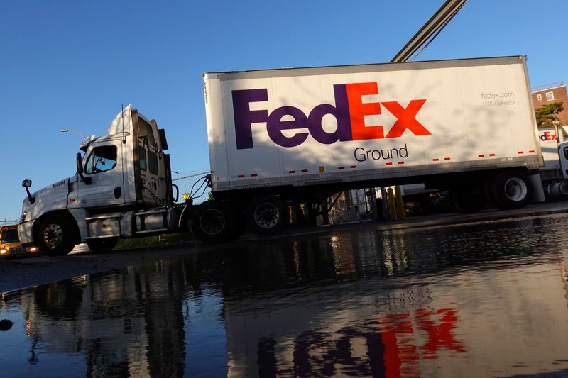 &copy; Reuters. Foto de archivo de un camión de FedEx en Brooklyn, Nueva York
