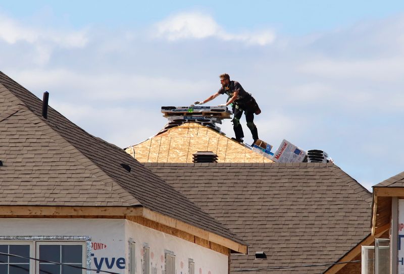 &copy; Reuters. FILE PHOTO: A construction worker works on a new home in Ottawa, Ontario, Canada, May 27, 2021. REUTERS/Patrick Doyle