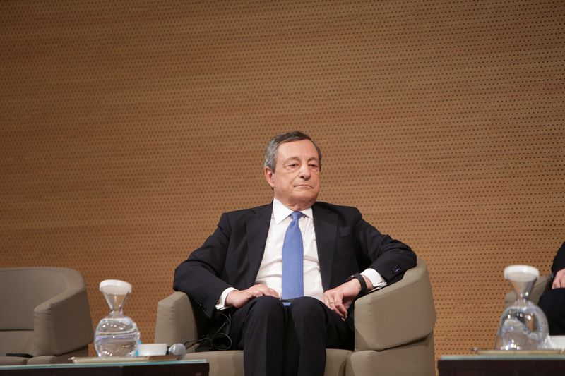 © Reuters. FILE PHOTO: Italian Prime Minister Mario Draghi attends Algerian-Italian business forum, in Algiers, Algeria July 18, 2022. REUTERS/Ramzi Boudina