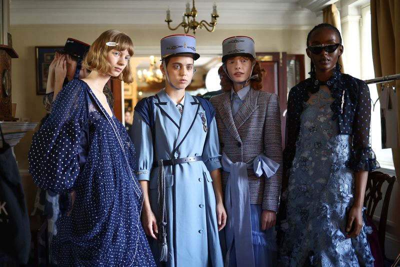 &copy; Reuters. Modelos se preparam antes de desfile durante a London Fashion Week, em Londres, Reino Unido
16/09/2022 REUTERS/Henry Nicholls