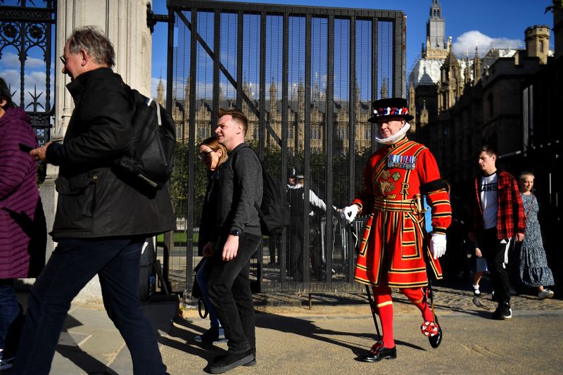 &copy; Reuters. A member of the Royal Guard walks outside Westminster Hall as people visit to pay respects to Britain's Queen Elizabeth, following her death, in London, Britain, September 16, 2022.   REUTERS/Clodagh Kilcoyne