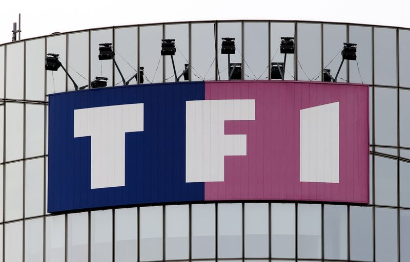 &copy; Reuters. Logo de la chaîne de télévision française TF1 vu au siège à Paris. /Photo prise le 17 avril 2008/REUTERS/Charles Platiau