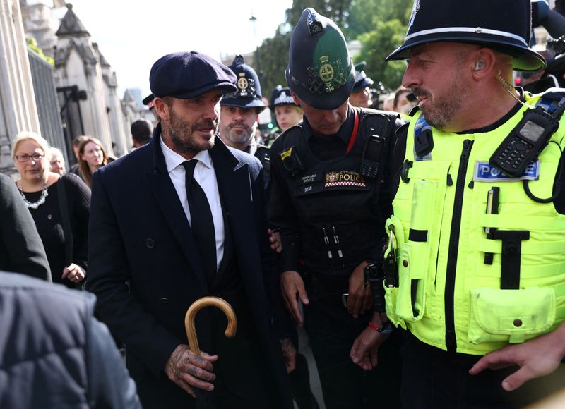 &copy; Reuters. Ex-jogador da Inglaterra David Beckham na fila para velório da rainha Elizabeth
16/09/2022
REUTERS/Tom Nicholson