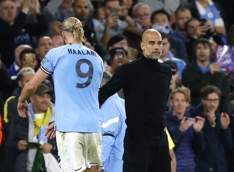 &copy; Reuters. Técnico do Manchester City, Pep Guardiola, e atacante do clube Erling Haaland
14/09/2022
REUTERS/Craig Brough