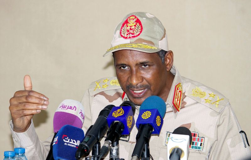 &copy; Reuters. الفريق أول محمد حمدان دقلو نائب رئيس مجلس السيادة السوداني - صورة من أرشيف رويترز. 