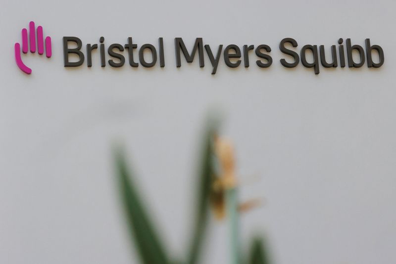 &copy; Reuters. A sign stands outside a Bristol Myers Squibb facility in Cambridge, Massachusetts, U.S., May 20, 2021.    REUTERS/Brian Snyder