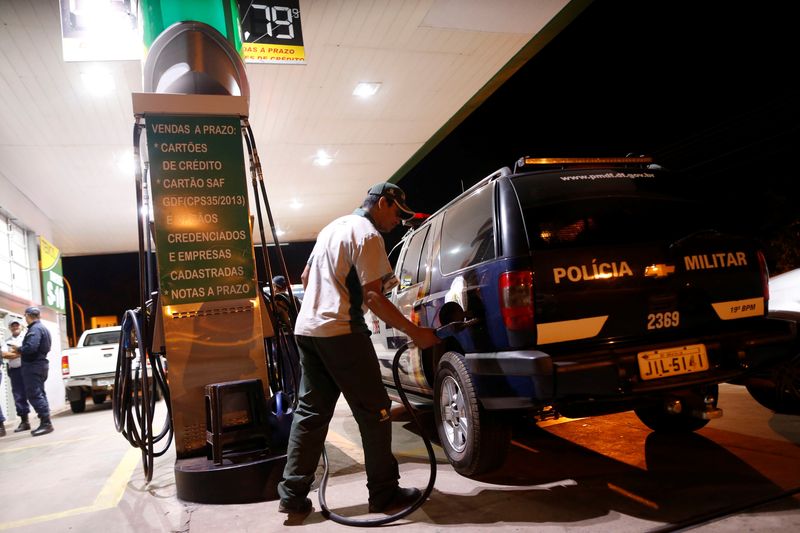 © Reuters. Veículo da polícia sendo abastecido
24/05/2018
REUTERS/Adriano Machado