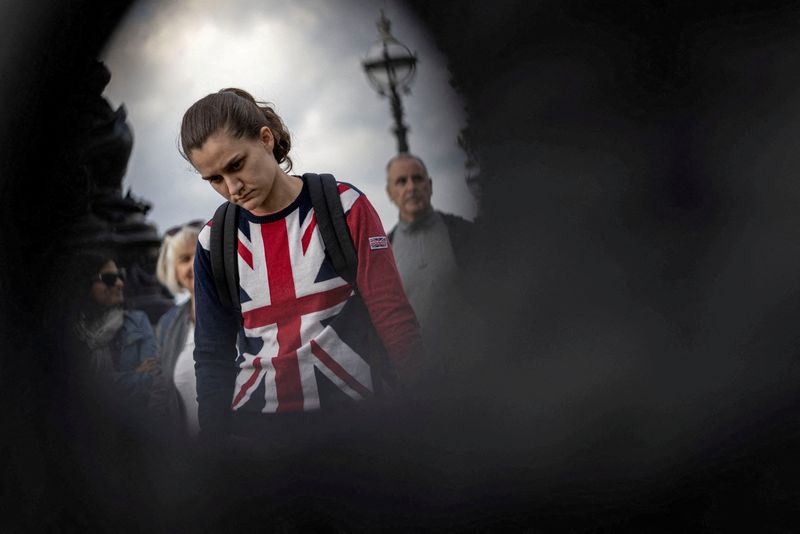 © Reuters. Mulher na fila do velório da rainha Elizabeth em Londres
15/09/2022
REUTERS/Carlos Barria