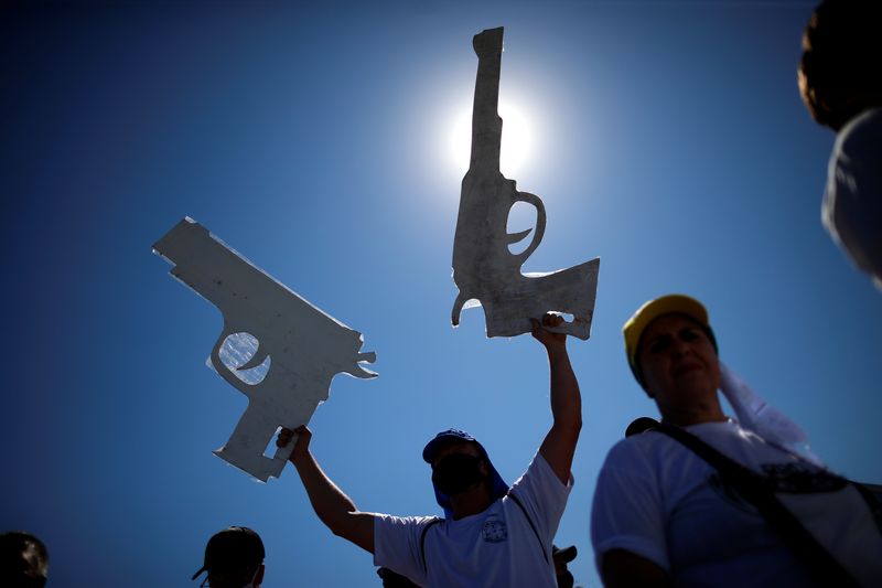 &copy; Reuters. Protesto de apoiadores do ex-presidente Jair Bolsonaro em favor da liberação das armas
09/07/2021
REUTERS/Adriano Machado