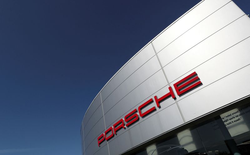 &copy; Reuters. FILE PHOTO: A logo of Porsche is seen outside a Porsche car dealer, amid the coronavirus disease (COVID-19) outbreak in Brussels, Belgium May 28, 2020. REUTERS/Yves Herman